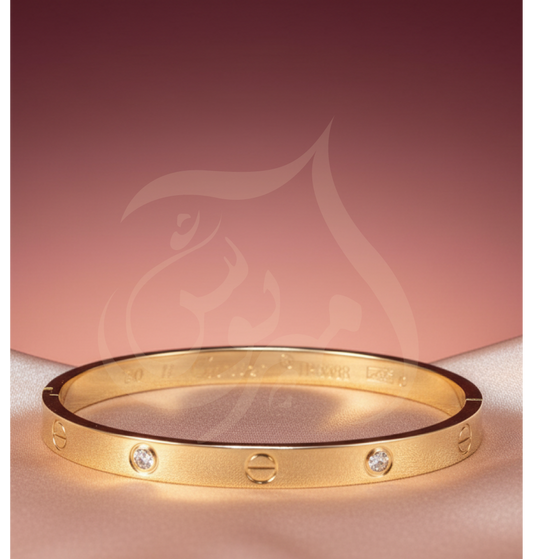 LOVE CLASP BANGLE