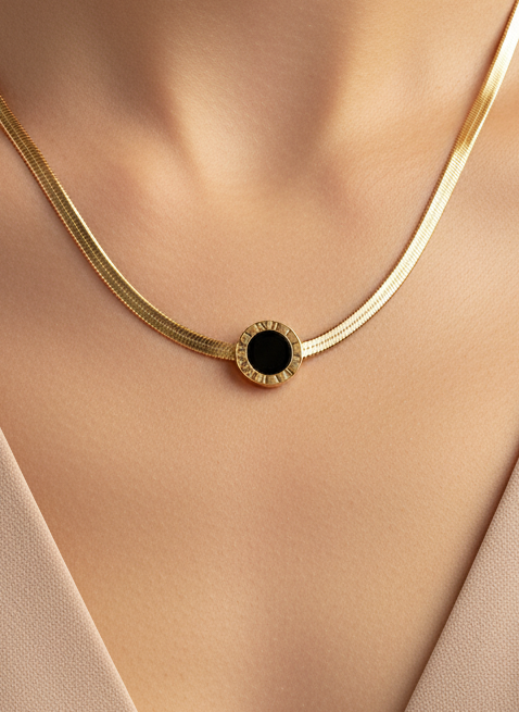 ROMAN MOMENT PENDANT