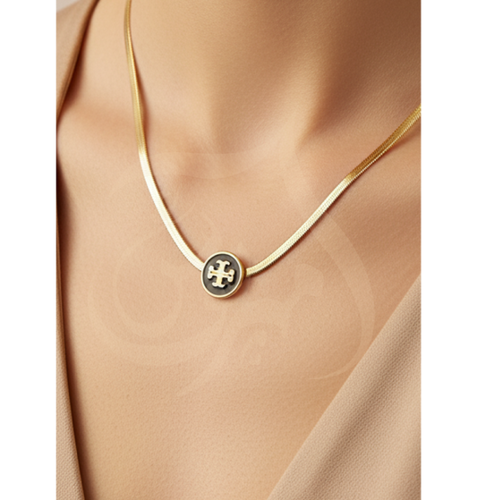 T-EMBLEM PENDANT BLACK