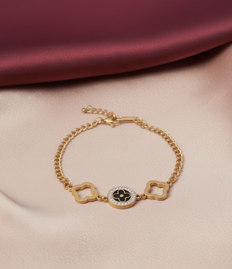 CLOVER FOLD CHARM BRACELET