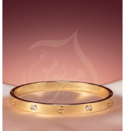 LOVE CLASP BANGLE