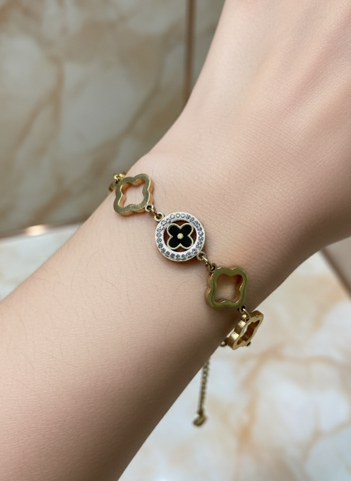 CLOVER FOLD CHARM BRACELET