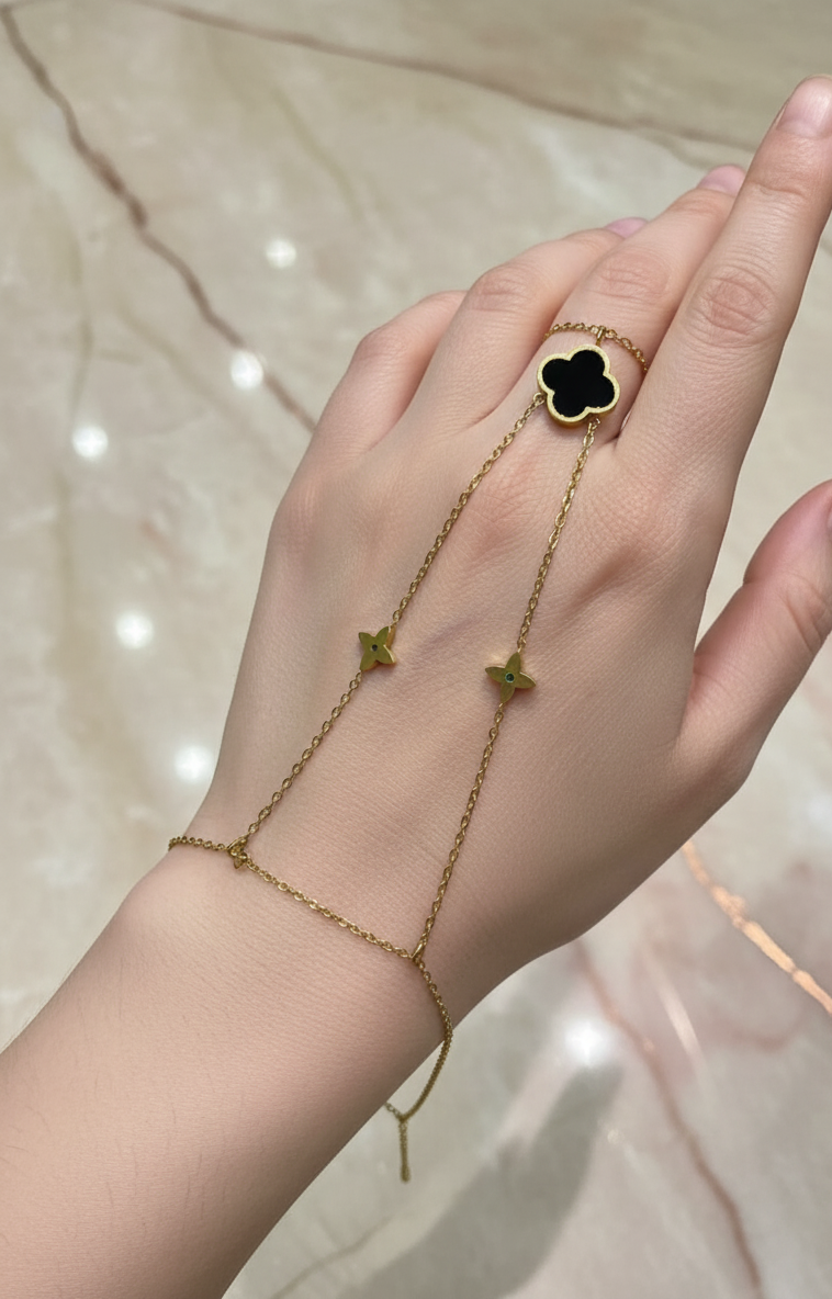 BLACK CLOVER HAND CHAIN