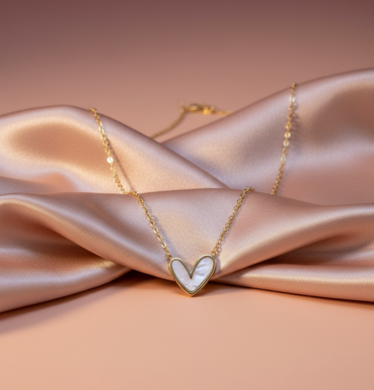 HEART ICON PENDANT WHITE