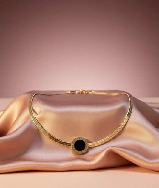 ROMAN MOMENT PENDANT