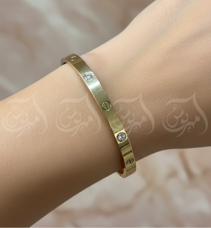 LOVE CLASP BANGLE