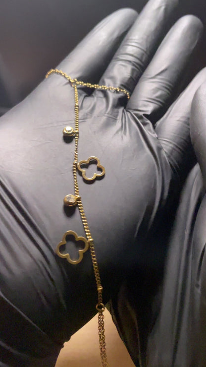 GOLDEN CLOVER HAND CHAIN