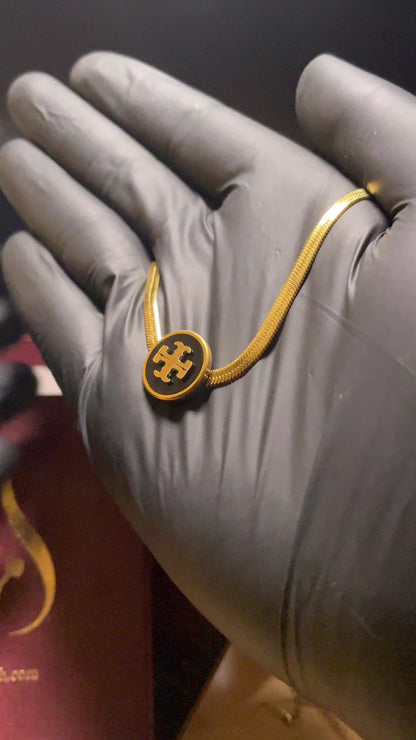 T-EMBLEM PENDANT BLACK